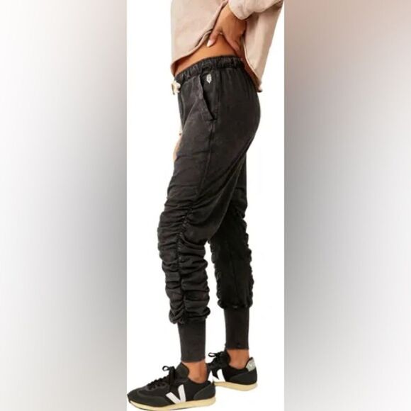 FP Movement Hot Shot Shirred Pants in Washed Black Size M - Picture 1 of 9
